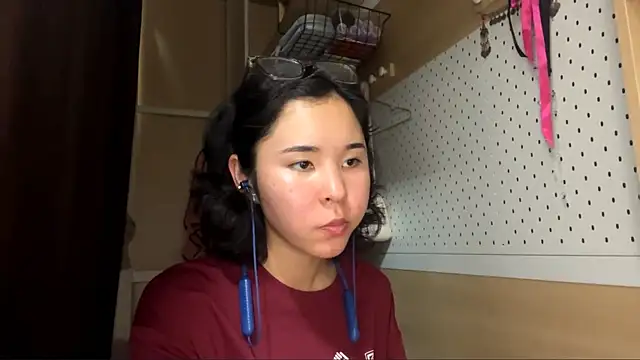Snapshot of JennyCarpenter chatting on May 15, 2026, 9:18 am JennyCarpenter online show from May 15, 2026, 9:18 am