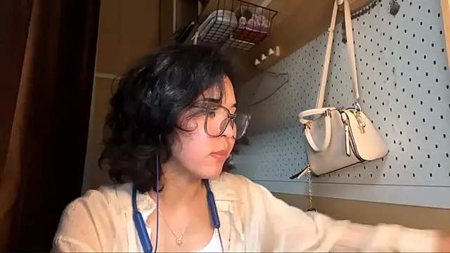 Snapshot of JennyCarpenter chatting on May 19, 2026, 10:33 am JennyCarpenter online show from May 19, 2026, 10:33 am