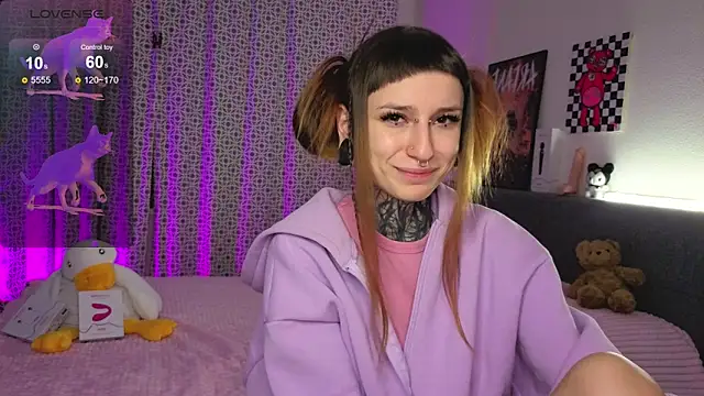 LilithPoison online show from October 31, 2025, 6:04 pm