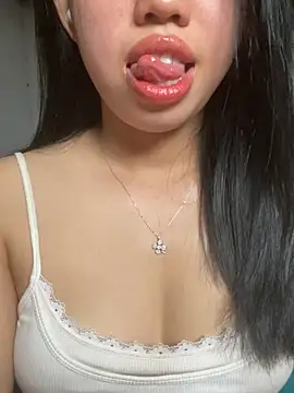 Rose-babyx online show from June 24, 2026, 2:21 am