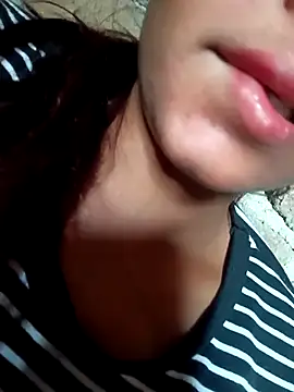 Aaisha-16 online show from May 6, 2026, 3:32 am