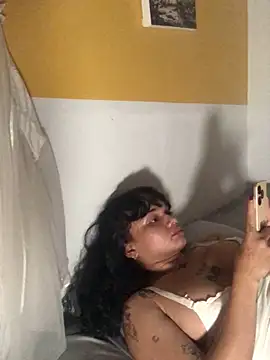 Snapshot of estradiolist chatting on October 7, 2025, 12:50 pm estradiolist online show from October 7, 2025, 12:50 pm