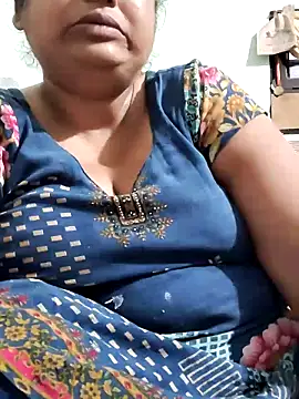 Mmm143 online show from June 17, 2026, 1:32 pm
