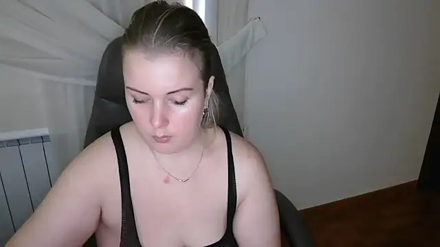 Piccolamonella29 online show from November 8, 2025, 12:52 pm