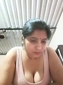 aliya-jaan71 online show from April 28, 2026, 8:24 pm