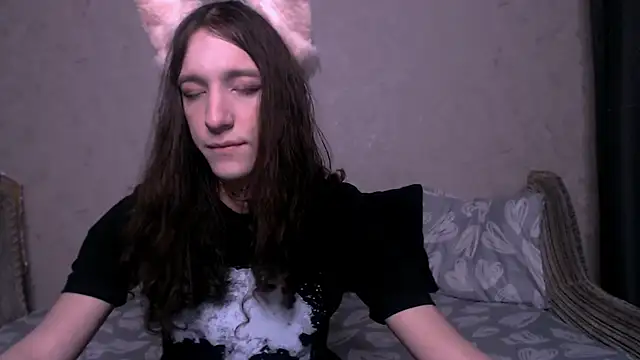 SilverMuse  online show from October 4, 2025, 2:13 am