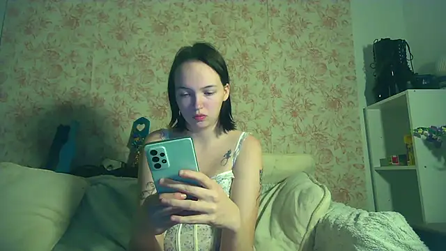 Snapshot of MaitresseMermaid chatting on February 9, 2026, 7:34 pm MaitresseMermaid online show from February 9, 2026, 7:34 pm