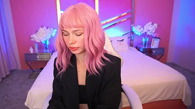 ShyySiren online show from September 19, 2025, 6:28 am