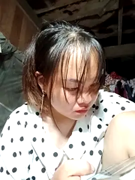 emilyzz online show from April 23, 2026, 1:24 pm