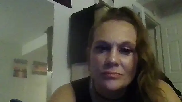 Ariasweetaspie online show from October 28, 2025, 7:57 pm