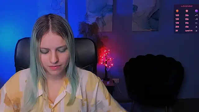 kaela spell  online show from November 14, 2025, 1:04 pm