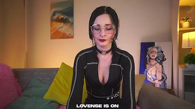 DarcyAspacio online show from November 17, 2025, 11:03 am