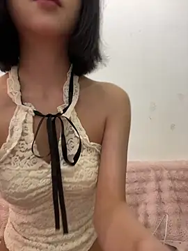 qiqi x online show from March 12, 2026, 2:32 pm