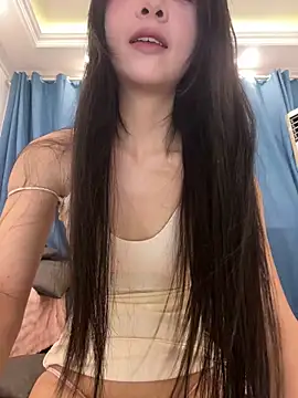 qiqi x online show from November 9, 2025, 2:32 pm