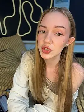MilaMoone online show from May 28, 2026, 11:16 am