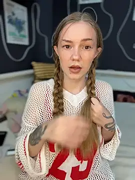 MilaMoone online show from June 14, 2026, 12:06 pm