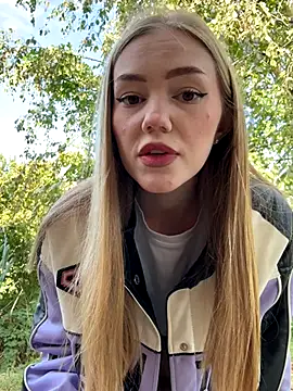 MilaMoone online show from September 28, 2025, 10:11 am