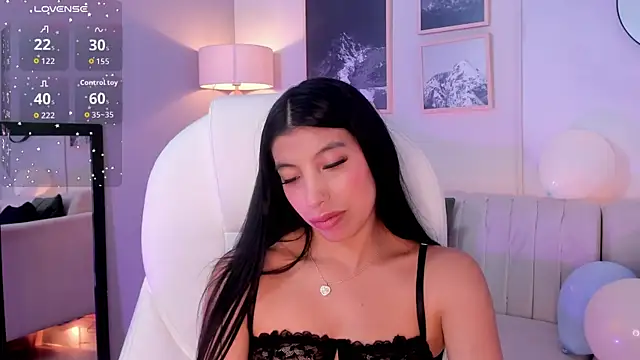 Tiffany Low online show from November 13, 2025, 12:53 pm