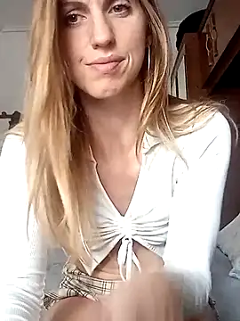 Nhoakila96 online show from September 29, 2025, 12:11 pm