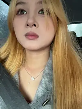 yuki june online show from November 7, 2025, 9:03 am