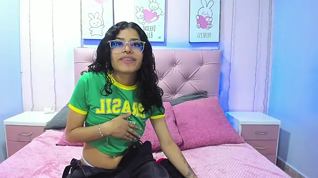 Issaa Tyler online show from October 19, 2025, 2:58 am