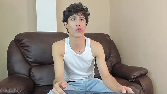 Snapshot of Xam_Collen chatting on December 5, 2025, 4:05 pm Xam Collen online show from December 5, 2025, 4:05 pm