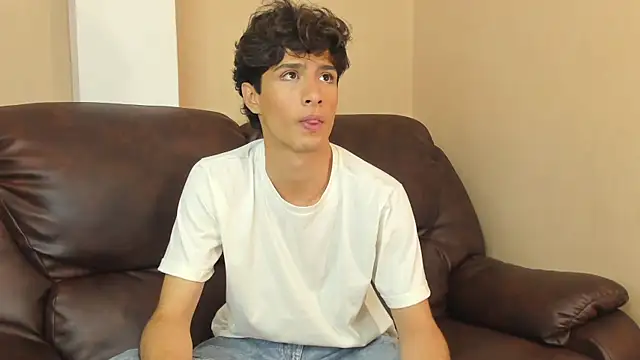 Snapshot of Xam_Collen chatting on November 28, 2025, 2:39 pm Xam Collen online show from November 28, 2025, 2:39 pm