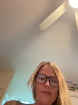 tattoobarbiexox online show from October 29, 2025, 4:06 pm