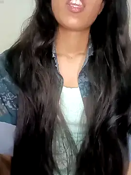 reetika6375 online show from December 3, 2025, 9:03 pm