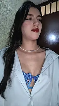 Emily-hottson online show from December 23, 2025, 5:07 am