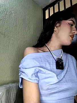 Emily-hottson online show from October 17, 2025, 5:00 am