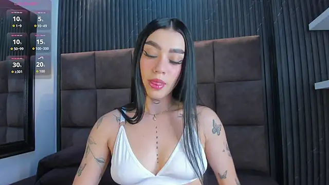 Snapshot of Scarlet__Jones_ chatting on May 26, 2026, 4:32 am Scarlet Jones online show from May 26, 2026, 4:32 am