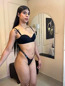 Snapshot of Ambersfoxx chatting on July 5, 2026, 8:37 pm Ambersfoxx online show from July 5, 2026, 8:37 pm
