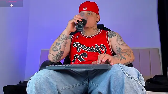 denis munera online show from November 28, 2025, 4:45 am