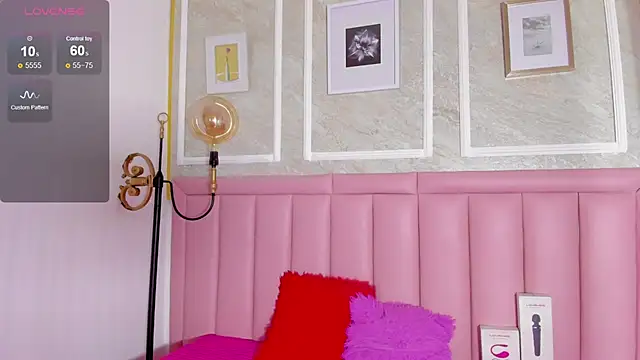 HoollyHendrix online show from February 3, 2026, 7:52 pm