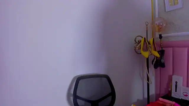 HoollyHendrix online show from February 27, 2026, 8:19 pm