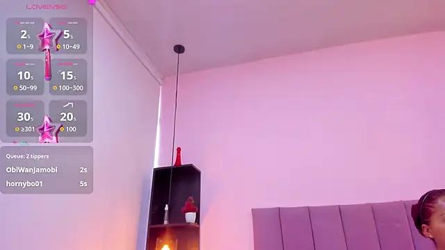 HoollyHendrix online show from October 27, 2025, 8:32 pm