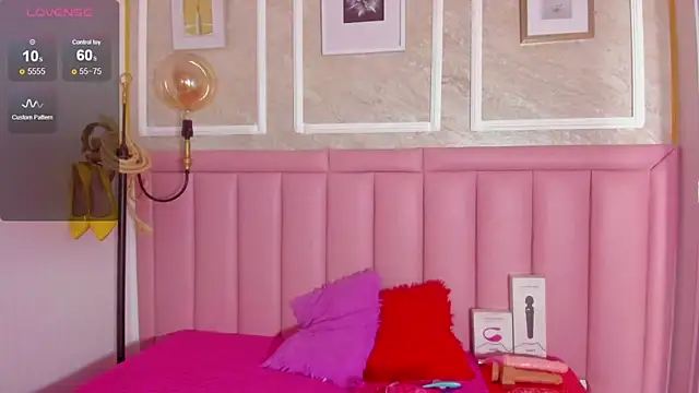 HoollyHendrix online show from February 7, 2026, 8:39 pm