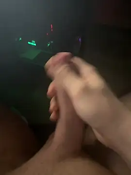 Snapshot of jstntz chatting on February 8, 2026, 12:08 am jstntz online show from February 8, 2026, 12:08 am