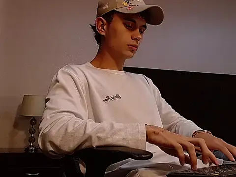 Snapshot of jaico_santos chatting on October 1, 2025, 10:57 pm jaico santos online show from October 1, 2025, 10:57 pm