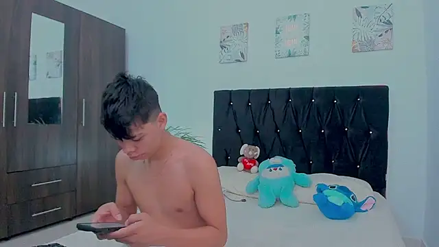 Zacktorres  online show from October 10, 2025, 5:03 pm