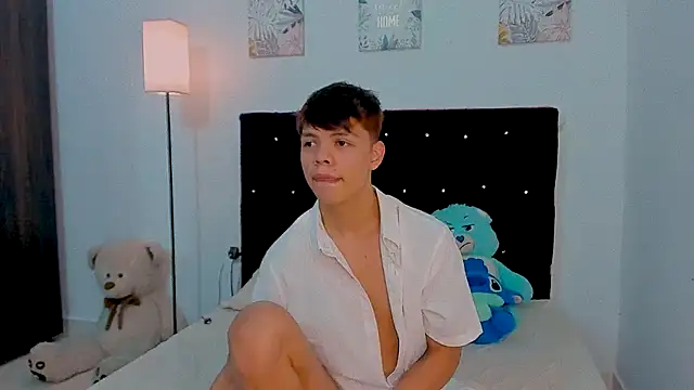 Zacktorres  online show from October 26, 2025, 9:59 pm