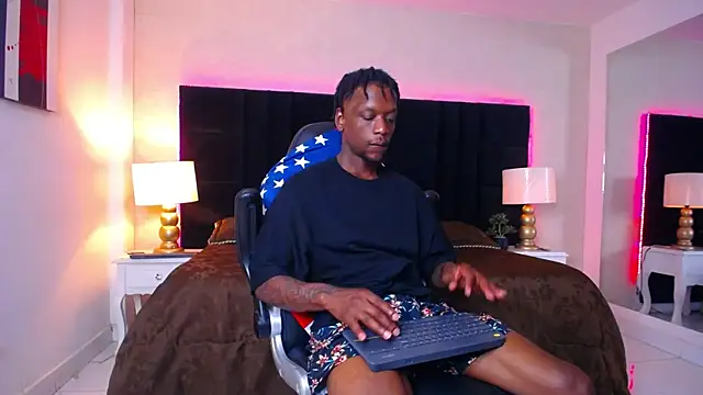 SkylerBigxxx online show from July 10, 2026, 4:12 am