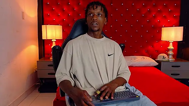 SkylerBigxxx online show from September 19, 2025, 4:05 am