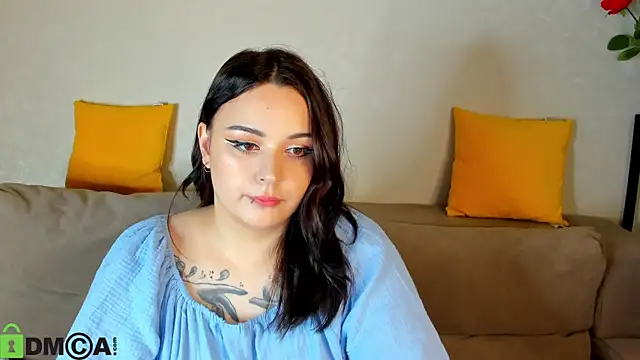 Mia R0ss online show from September 19, 2025, 8:18 am