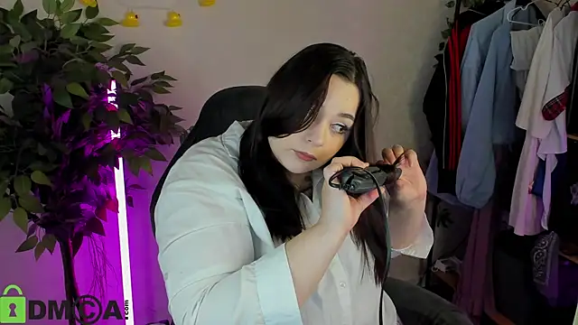 Mia R0ss online show from February 4, 2026, 11:33 pm