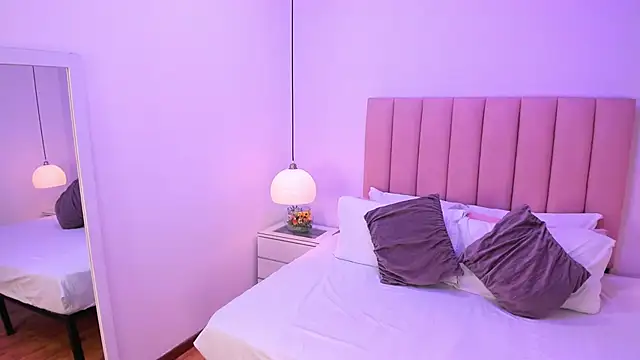 Amy Ferreira online show from September 29, 2025, 3:35 am