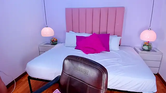 Amy Ferreira online show from November 26, 2025, 3:06 am