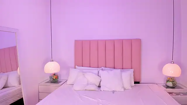 Amy Ferreira online show from November 2, 2025, 3:11 am