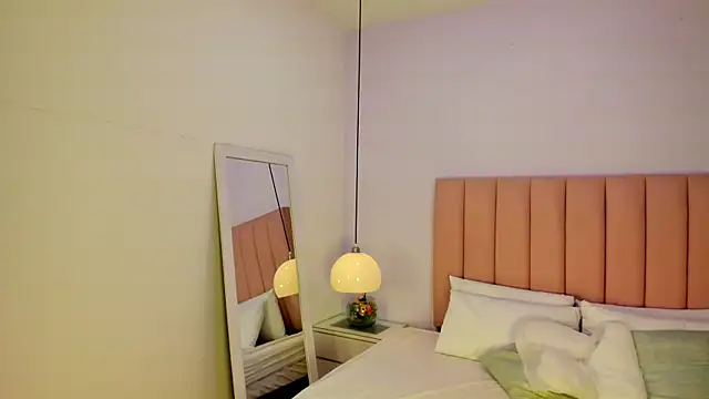 Amy Ferreira online show from November 4, 2025, 2:48 am